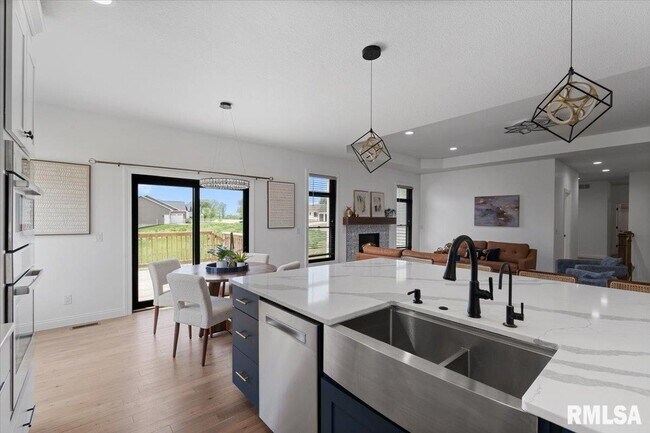 Foto del edificio - 6817 Timber Ct