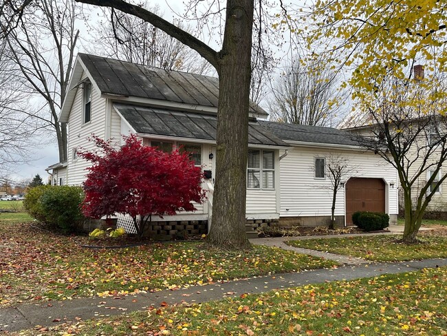 Building Photo - Cute Bungalow Home in Wellington