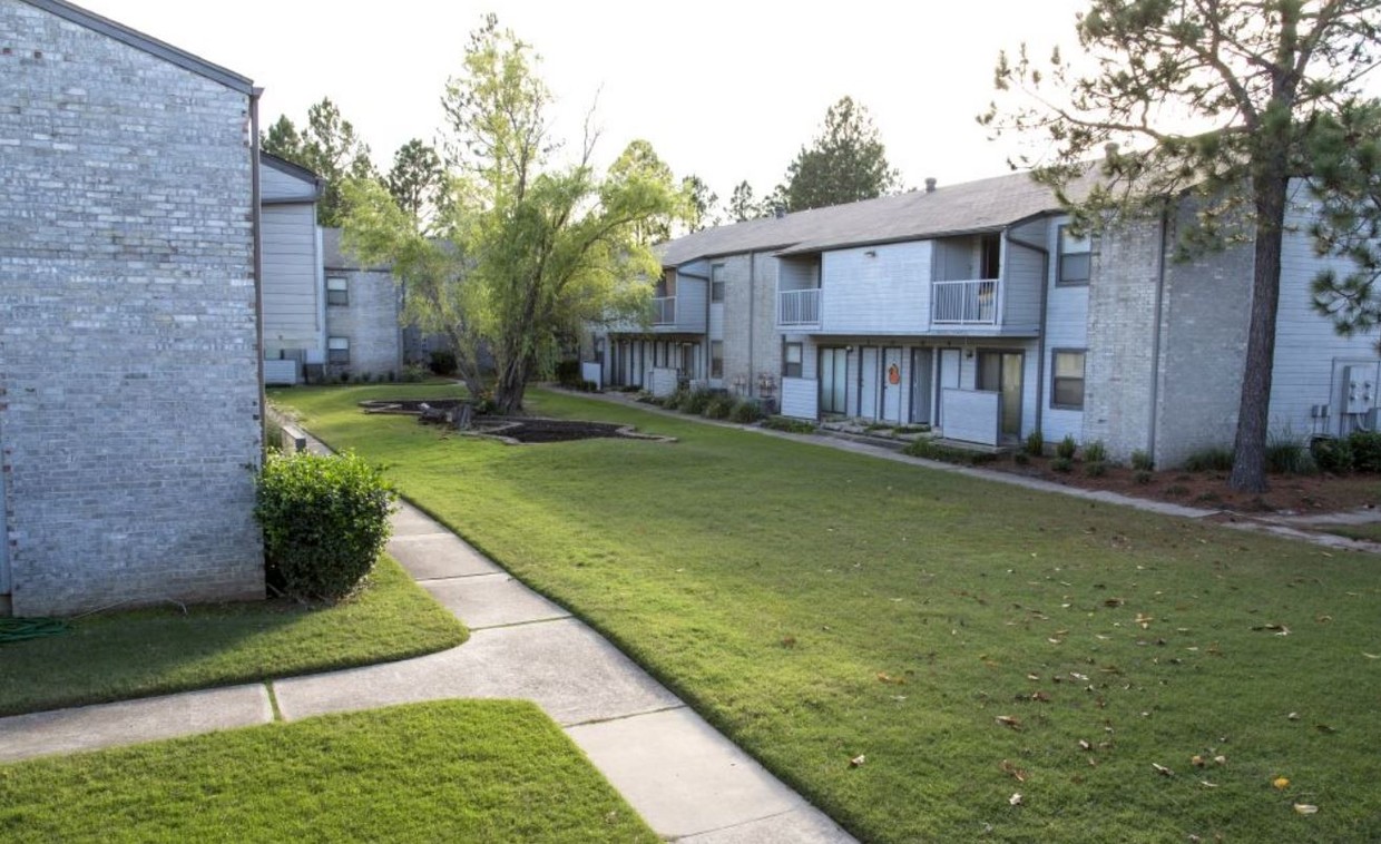 Foto principal - Shadowbrook Apartments