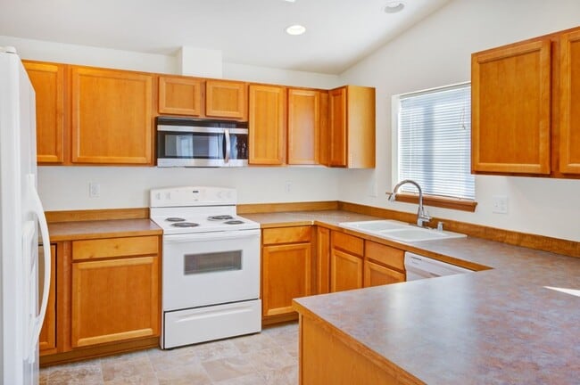 Building Photo - 4BD Split Level