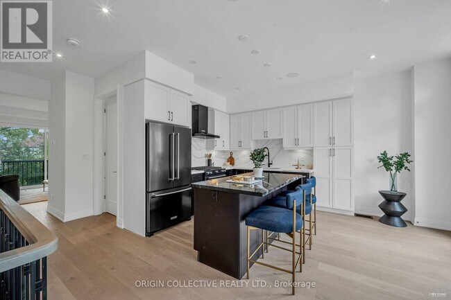 Building Photo - 6 Howick Ln