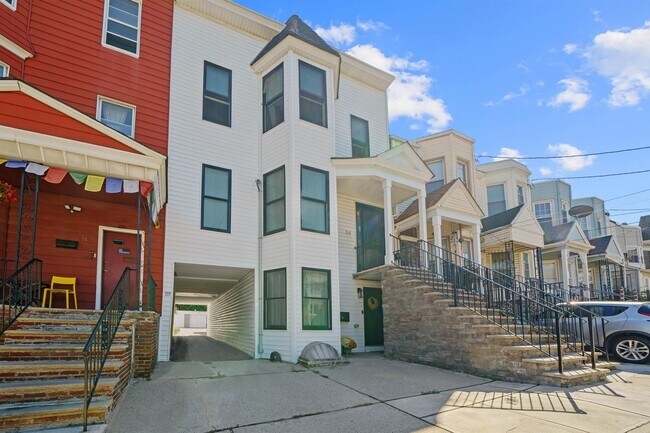 Building Photo - 34 Van Reypen St