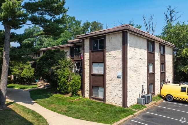 Building Photo - Driftwood Club Apartments