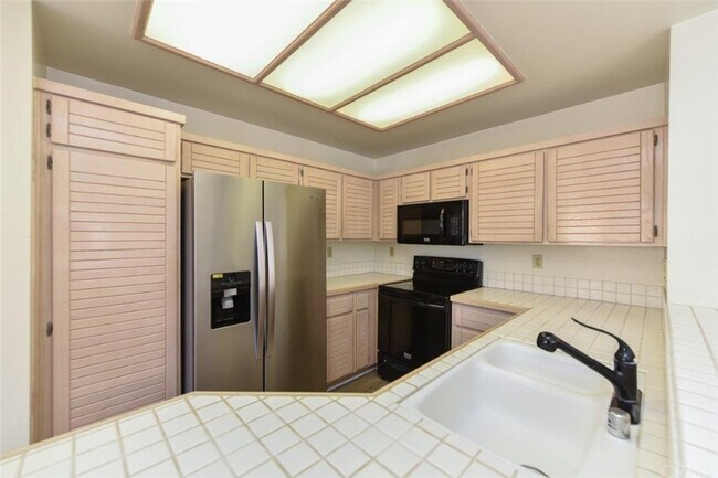 Foto del edificio - 24 Vassar Aisle