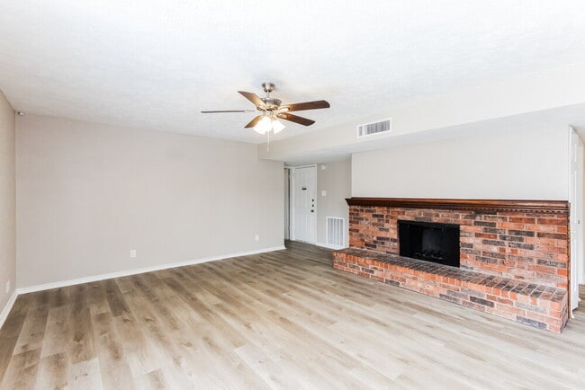Foto del edificio - 6505 Alta Oaks Dr