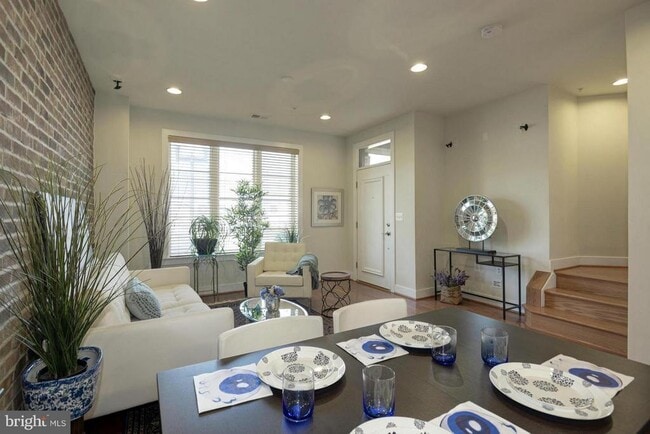 Building Photo - 2009 Richmond Hwy