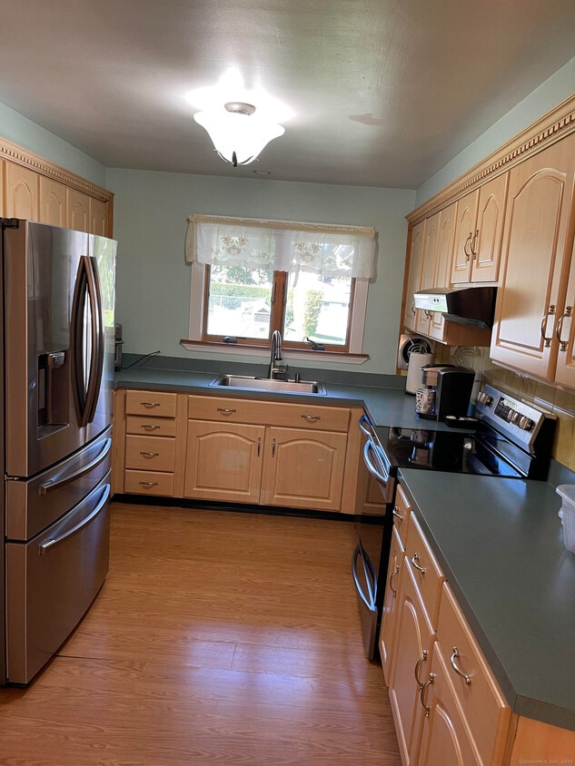 Building Photo - 52 Lake Ave