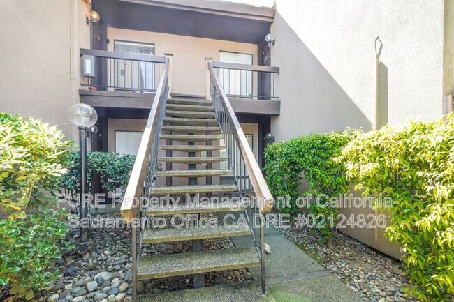 Foto del edificio - 2229 Woodside Ln