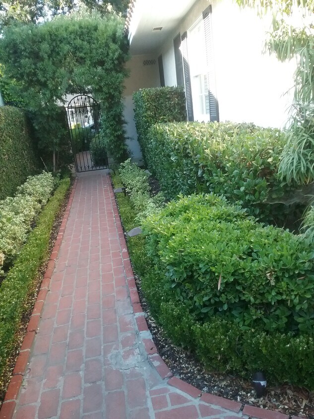 Foto principal - 5308 E Greenmeadow Rd