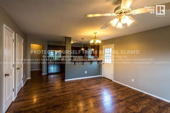 Building Photo - 1137 S Holland Dr