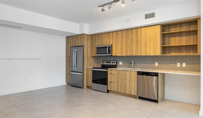 Foto del edificio - 2150 N Bayshore Dr
