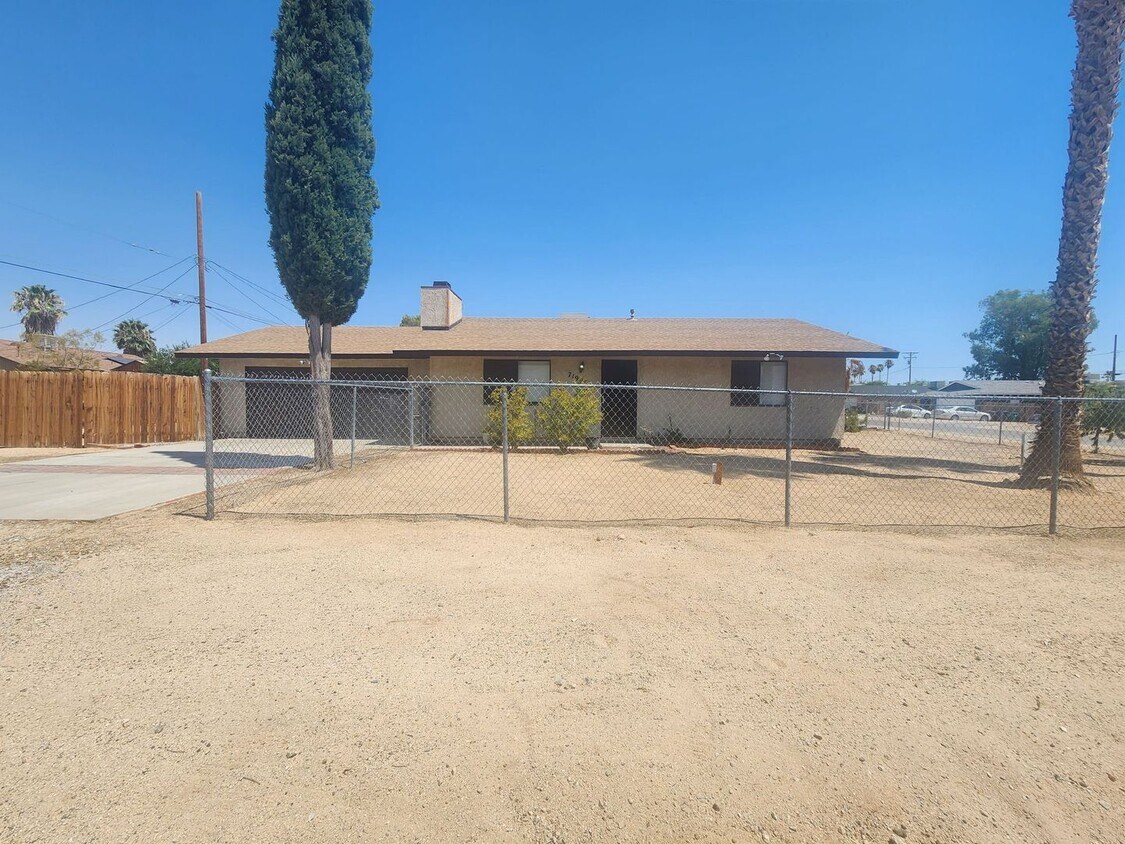 Primary Photo - Corner Lot 2 Bedroom w/ 2 Car Garage