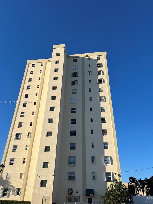 Foto del edificio - 900 NE 18th Ave