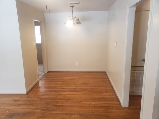 Building Photo - 5 Phyllis St