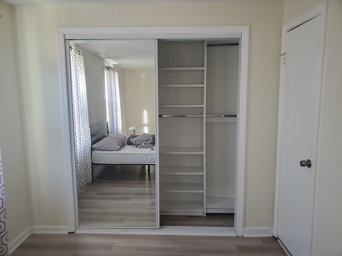 Armario - 7913 Central Park Cir