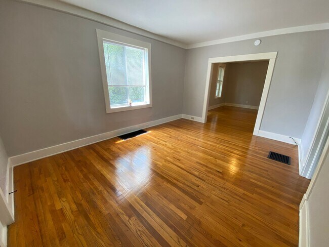 Foto del edificio - 1023-1025 Lafayette NE