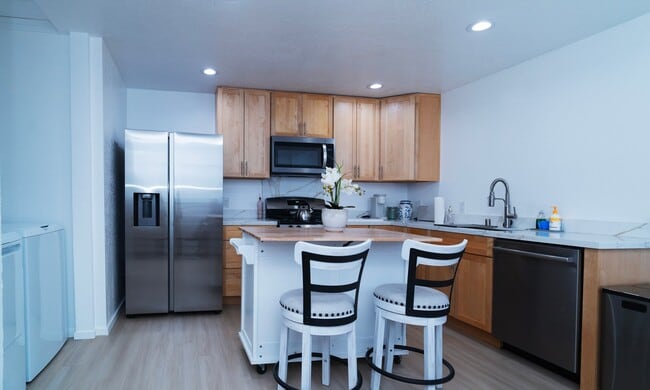 Building Photo - 123 Sunset Pkwy