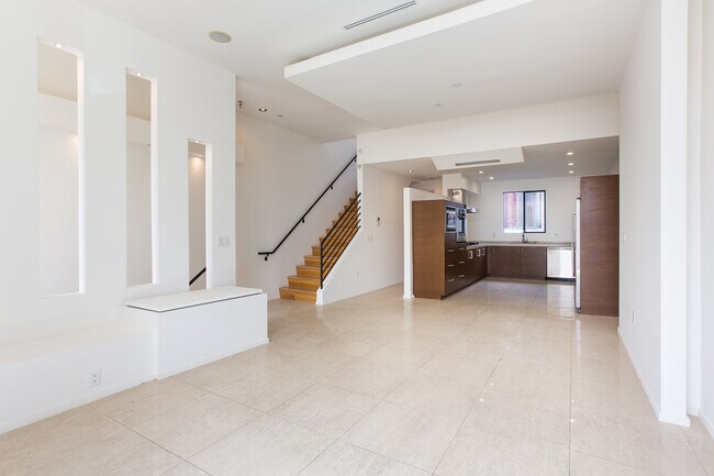Foto del edificio - 8639 Whitworth Dr