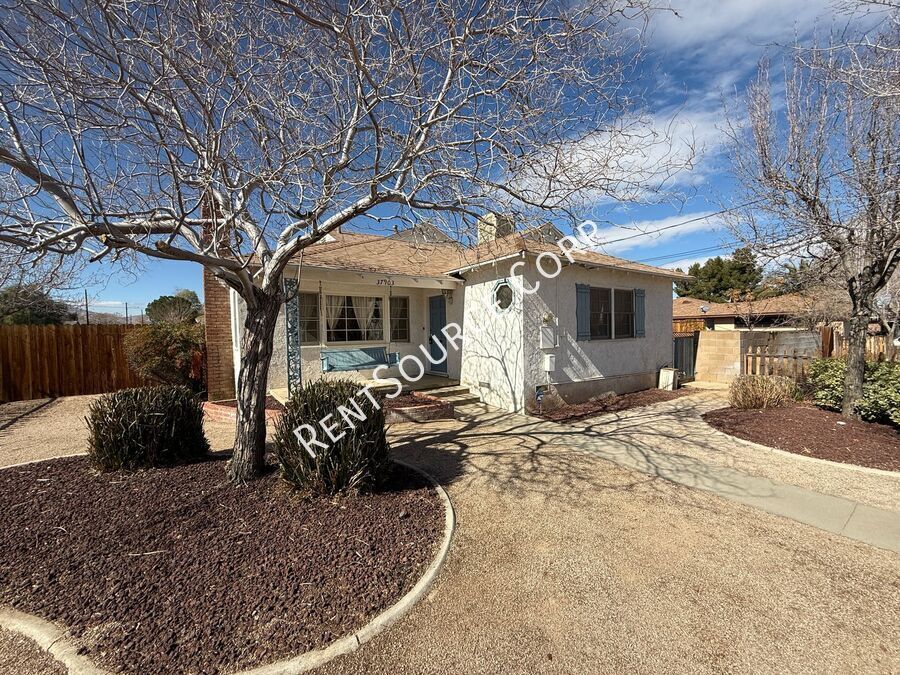 Primary Photo - 3 Bedrooms/3 Bathrooms Single Story Home f...