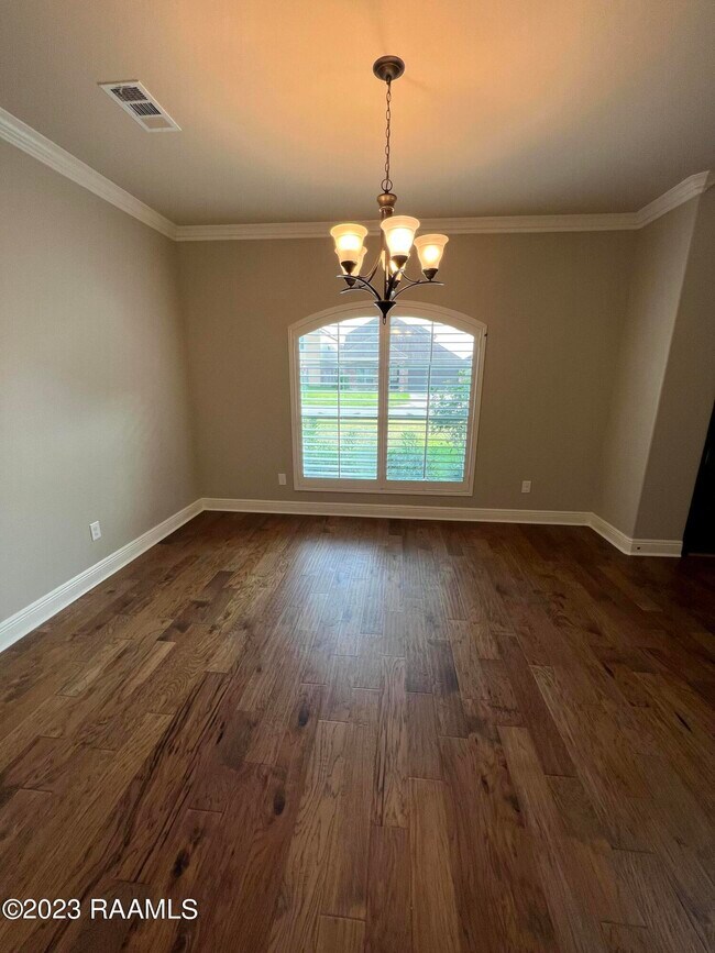 Foto del edificio - 300 Cautillion Dr