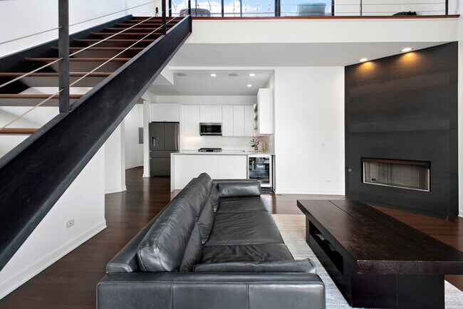 Building Photo - 808 N Greenview Ave