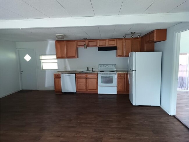 Building Photo - 3368 Maple Ln