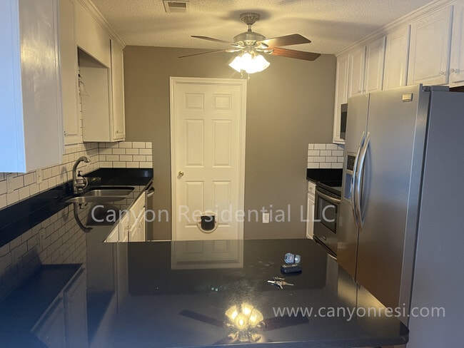 Foto del edificio - Beautiful 3b Room!Move in ready!