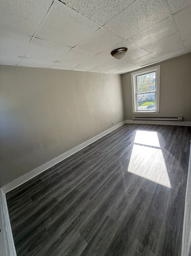 Building Photo - 910 Downer Ave