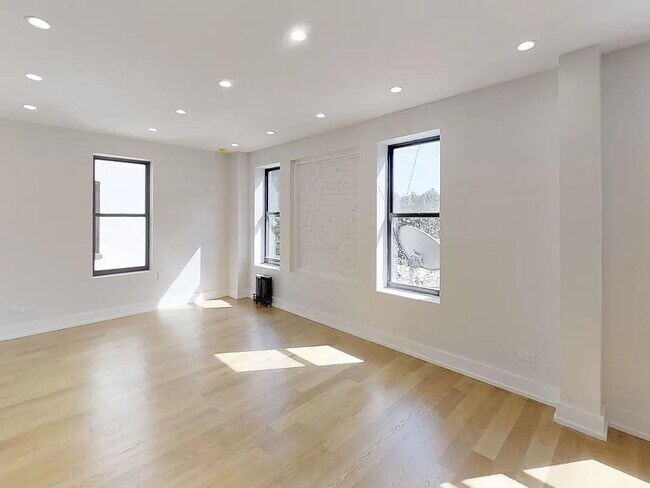 Foto del edificio - 12 Crown St