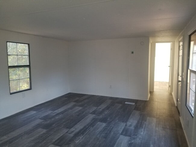 Building Photo - 425-B Riverbend Rd.