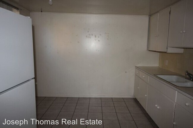 Building Photo - 80 880 N