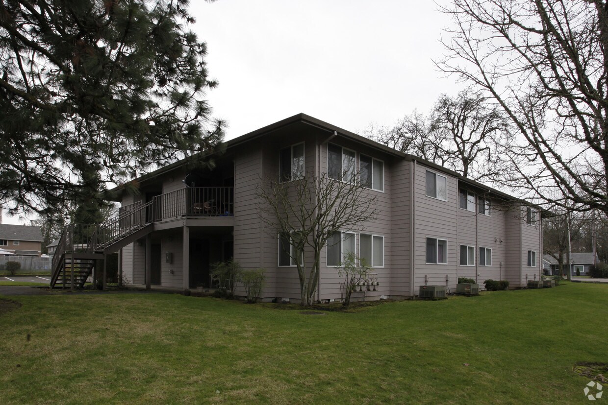 Building Photo - Twin Oaks