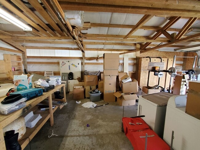 Building Photo - Spacious Rambler on Quiet 1/2 Acre