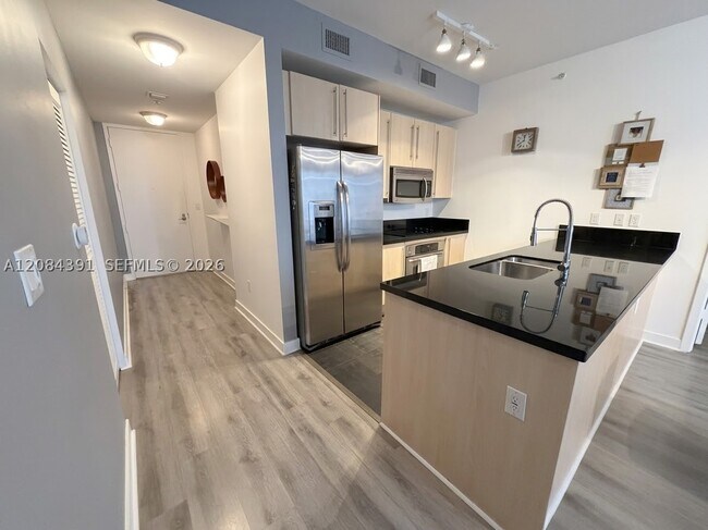 Foto del edificio - 79 SW 12th St