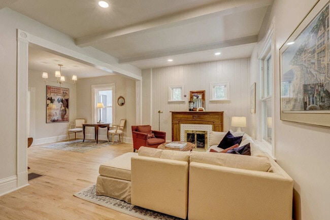 Foto del edificio - 2105 S Fillmore St