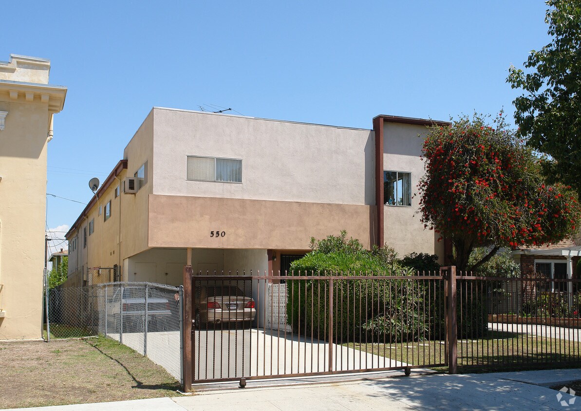 Primary Photo - 550 N Serrano Ave