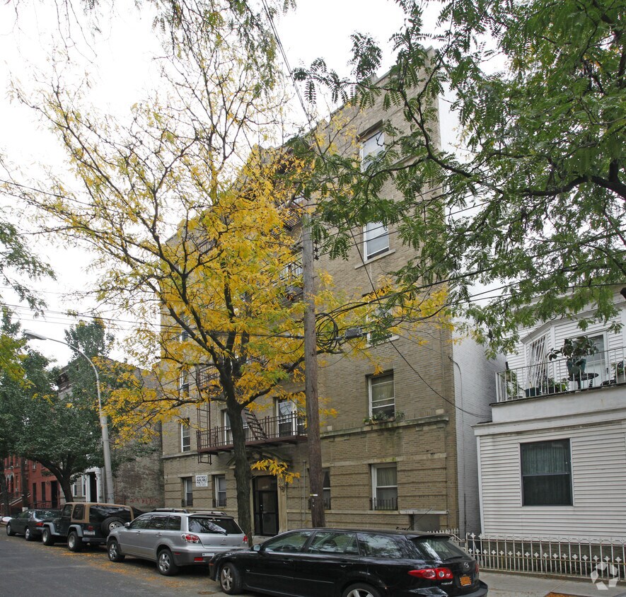 Foto principal - 21-34 45th Rd