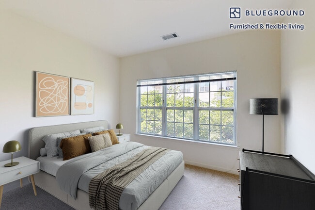 Building Photo - 80 N Central Ave