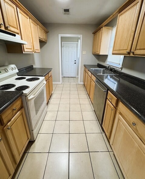 Foto del edificio - 1331 Colonial Rd