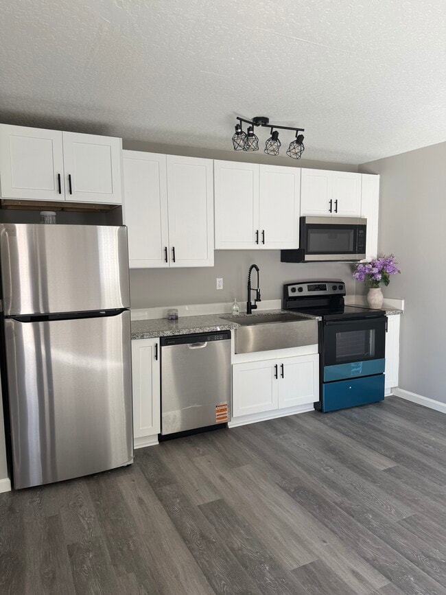 Building Photo - 239 Hartfield Rd