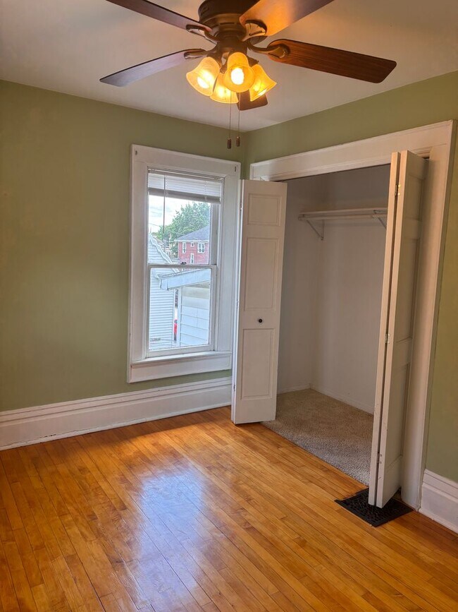 Foto del edificio - 236-236 N Oakland Ave