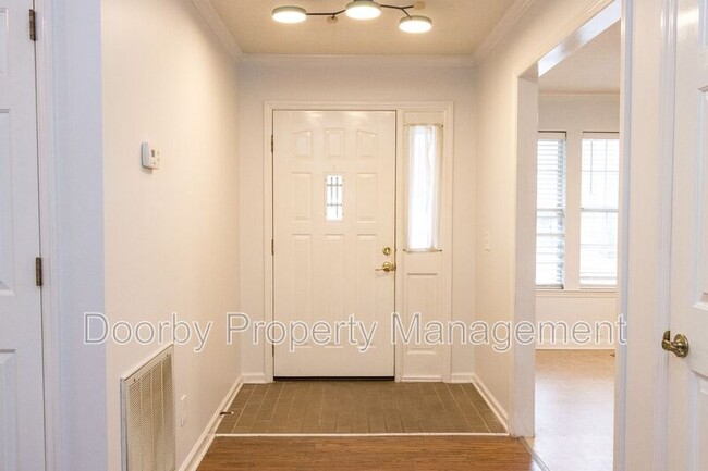 Building Photo - 844 Murrell Rd