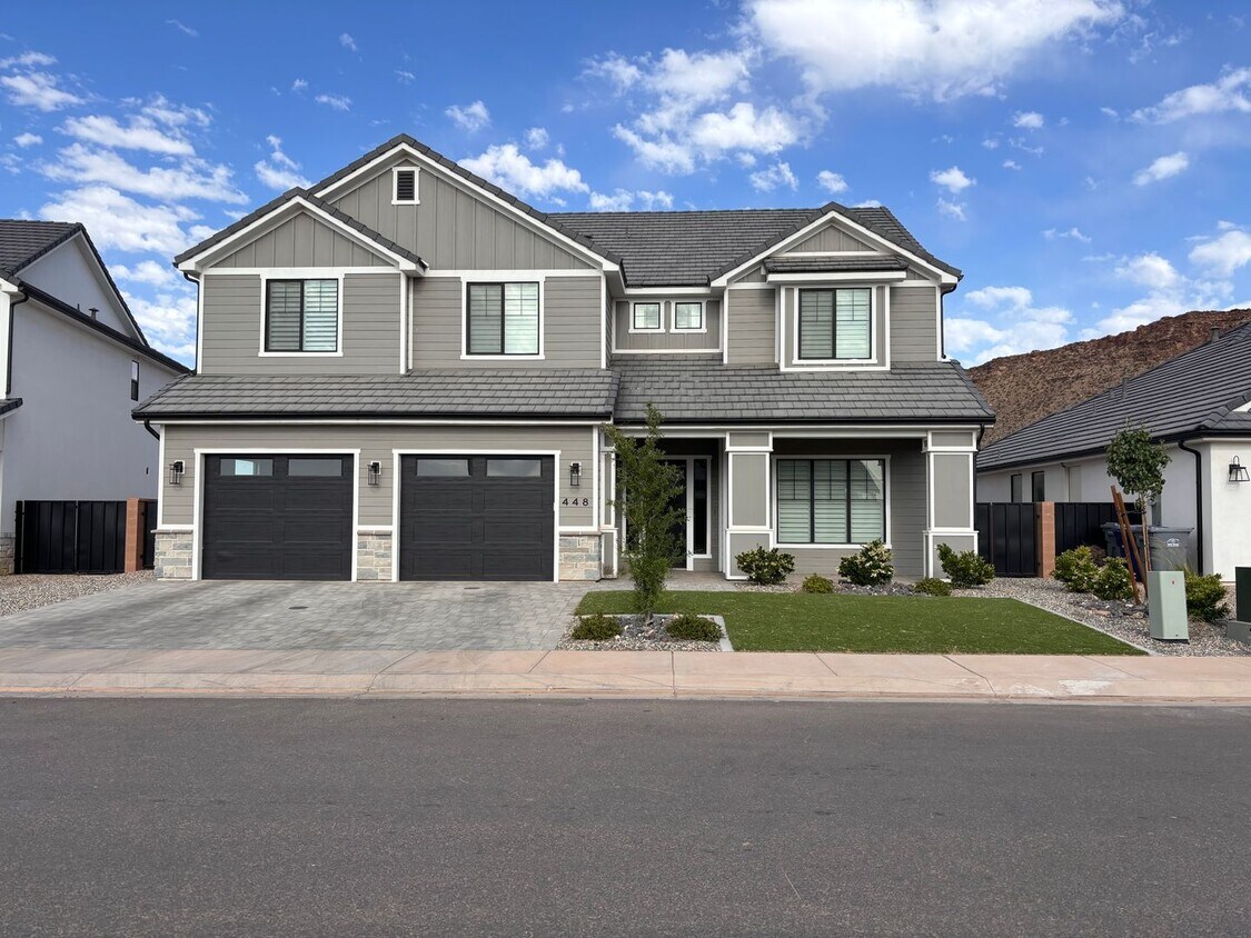 Primary Photo - Gorgeous 5 Bed | 3 Bath | 3 Car Garage off...