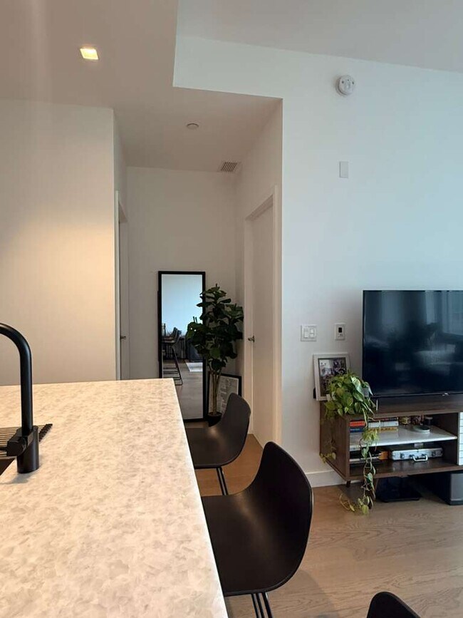 Foto del edificio - 75 Park Ln S