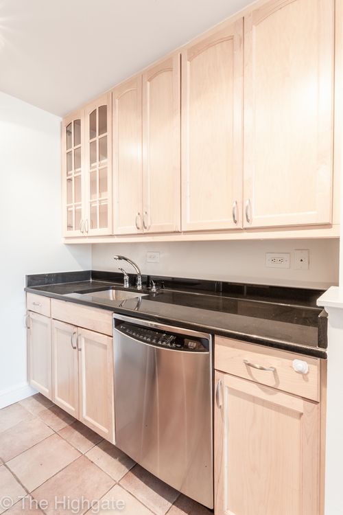Building Photo - 182 E 95th St