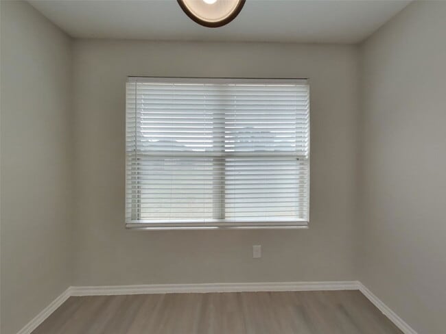 Building Photo - 11151 N Lake Mist Ln