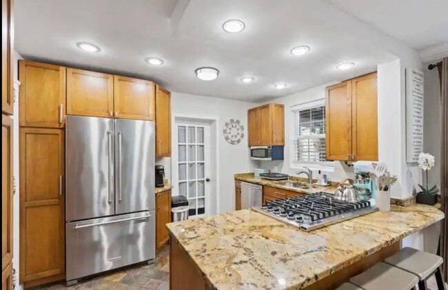 Building Photo - The Glebe Castle: Spacious 5BR House in Ar...