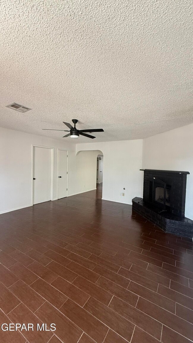 Foto del edificio - 11621 Marsh Mccall Way
