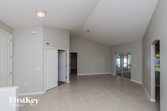 Building Photo - 1347 Armory Dr NE