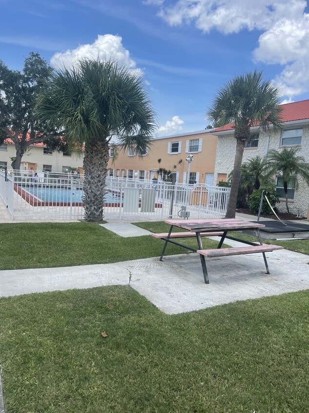 Foto principal - 50 Needle Blvd